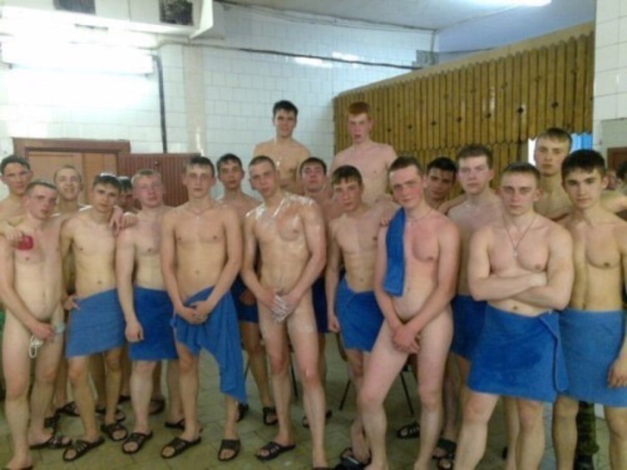 армейская баня голые парни фото 37