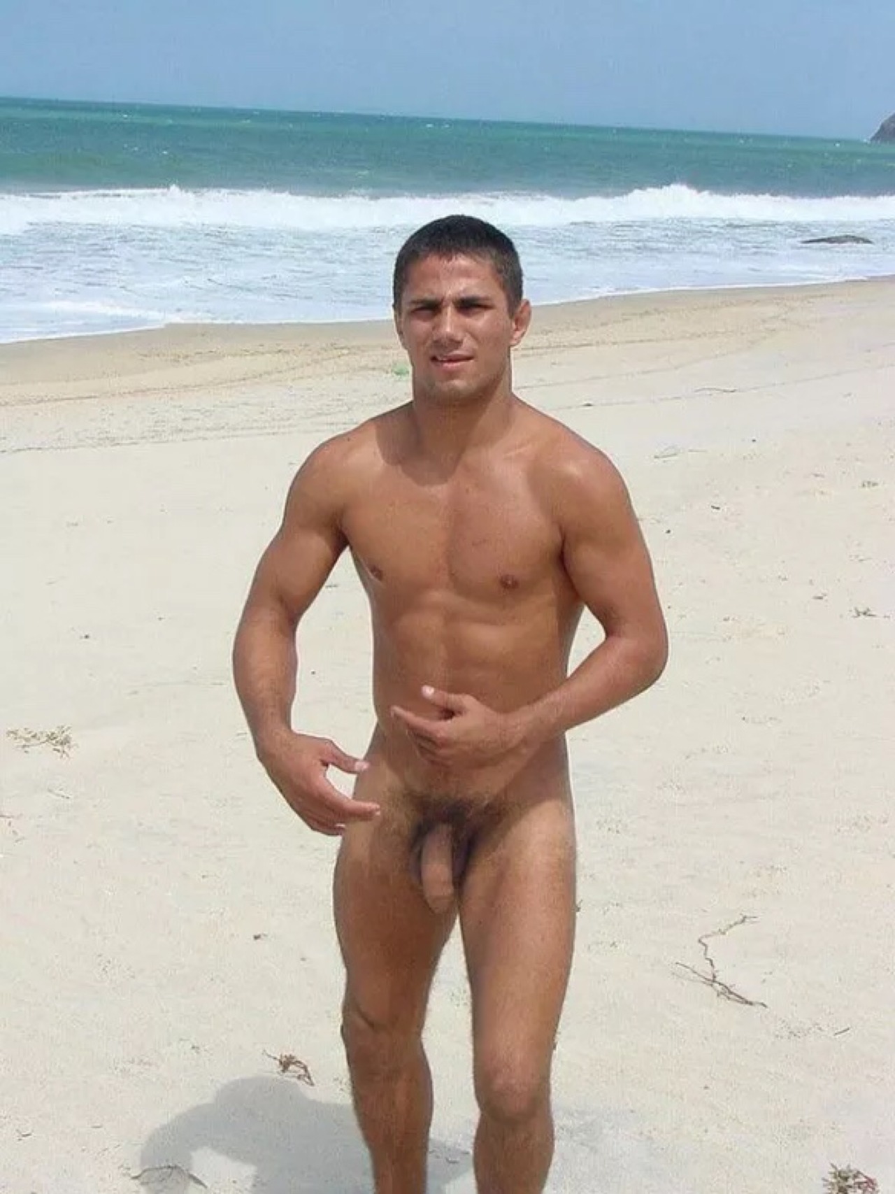 голые парни натуралы на пляже фото 37