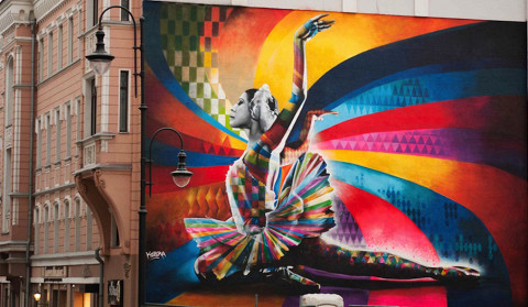 Граффити с Майей Плисецкой, появившееся на торце дома на Большой Дмитровке в рамках фестиваля «Лучший город Земли» в 2013 году