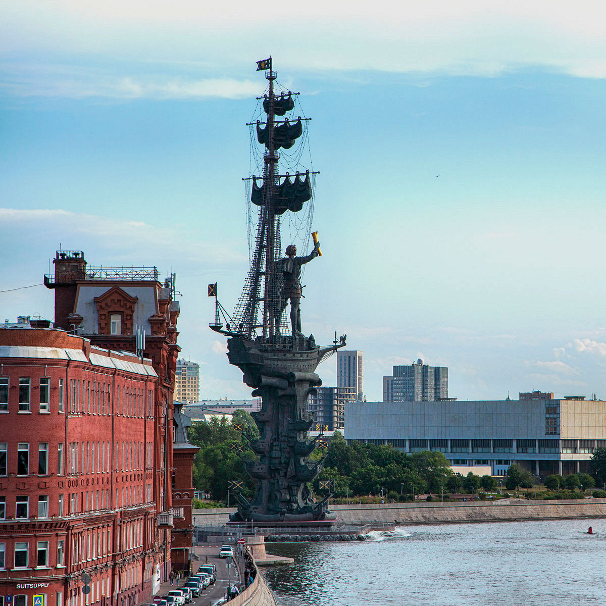 Памятник Петру I в Москве, Зураб Церетели, зачем поставили памятник Петру в  Москве, уберут ли памятник Петру из Москвы - Афиша Daily