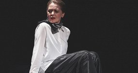 Она в отсутствии любви