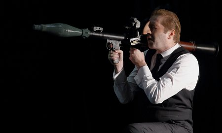 спектаклей с признаками явного неуважения к власти