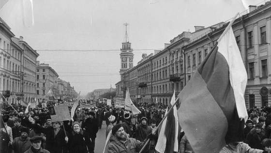 Флаг России над Санкт-Петербургом