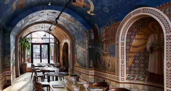 Фрески по мотивам «Илиады», картины Зураба Церетели и хачапури: почему надо идти в красивый грузинский ресторан Bagebi