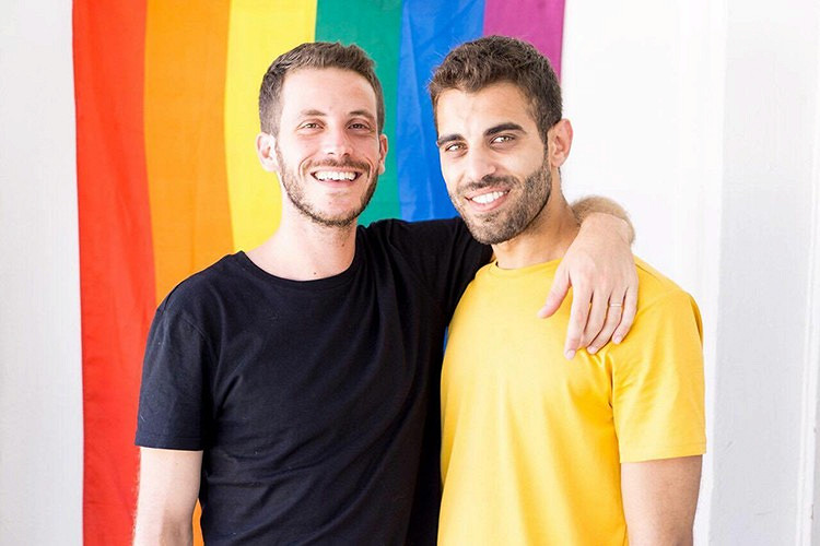 Шұлықтағы сексуалды анамен порно