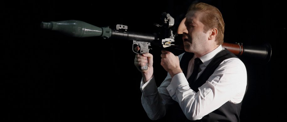 спектаклей с признаками явного неуважения к власти