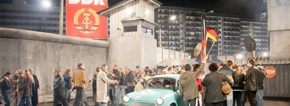 Кино: «Любовь за стеной» Кино: «Любовь за стеной»