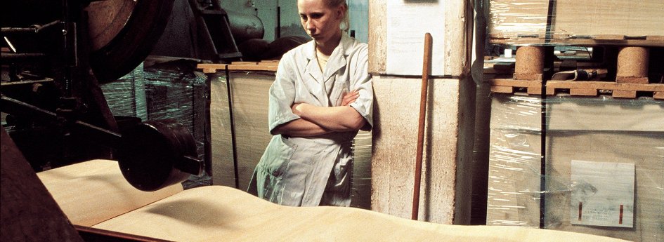 Фильм «Девушка со спичечной фабрики» Кино: «Девушка со спичечной фабрики»