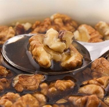Рецепт Засахаренные грецкие орехи с медом