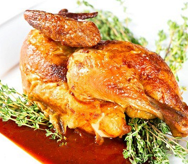 Рецепт Жареные цыплята с черносливом и тимьяном
