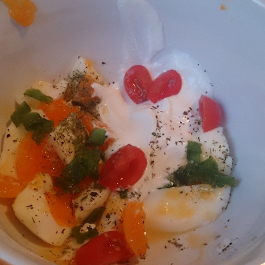 Рецепт Салат с яйцом, черри и зеленым луком
