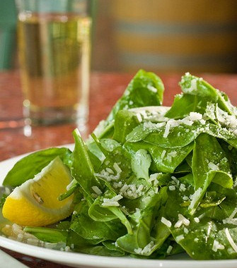 Рецепт Зеленый салат с сырным винегретом