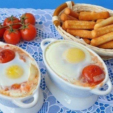 Рецепт Глазунья с перцем и помидорами пелати