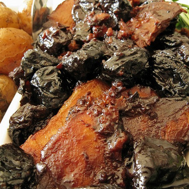 Рецепт Свиная корейка с черносливом, яблоками и сливками
