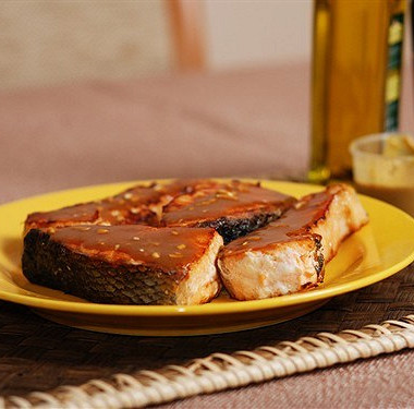 Рецепт Запеченые в черном перце кусочки лосося, маринованные в кленовом сиропе