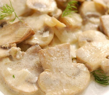 Рецепт Салат из свежих грибов со сливочно-сырным соусом