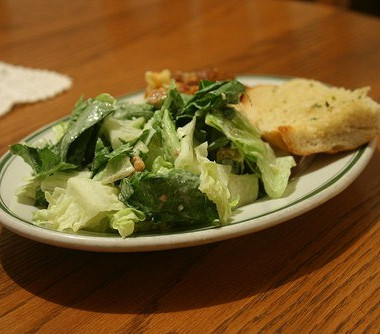 Рецепт Зеленый салат с винегретом из пармезана