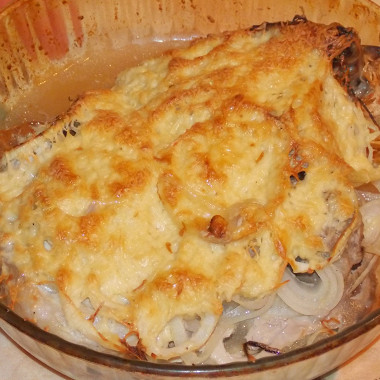 Рецепт Свинина, запеченная с луком и сыром