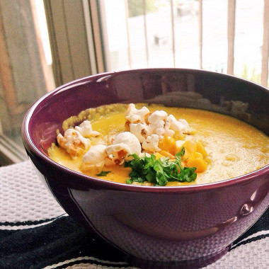 Рецепт Крем-суп из кукурузы с имбирем, сливками и попкорном
