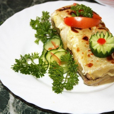 Рецепт Кабачковый закусочный рулет с мясом и грибами