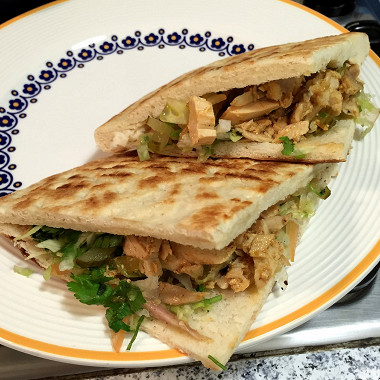 Рецепт Панини с курицей и солеными огурцами