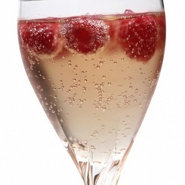 Рецепт Коктейль на День святого Валентина с шампанским и малиной
