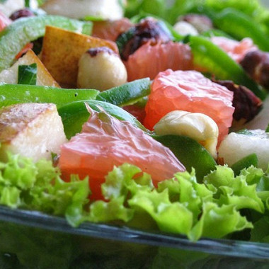 Рецепт Фруктовый салат с зеленым перцем и фундуком