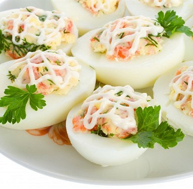 Рецепт Корзиночки из яиц с салатом