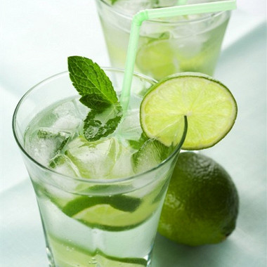 Рецепт Водка с лимонадом и розмарином