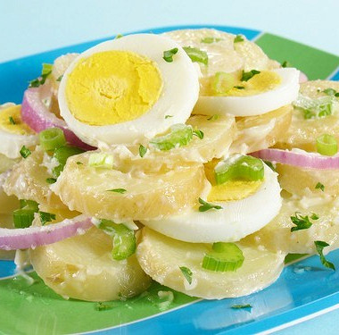 Рецепт Картофельный салат с зеленью и сливочным соусом
