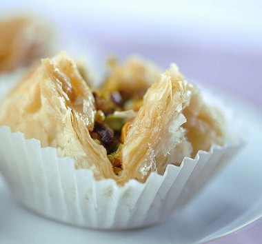 Рецепт Пирожки из теста фило с начинкой из баклажанов, фисташек и феты