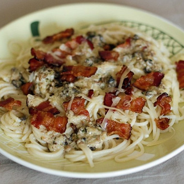 Рецепт Спагетти с беконом и чесноком