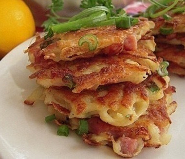 Рецепт Картофельные драники с колбасой
