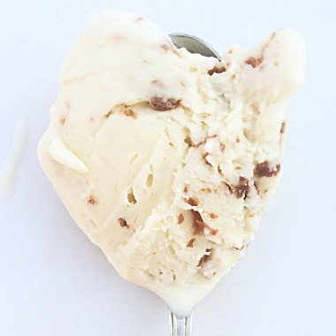 Рецепт Мороженое с бейлисом, бренди и крошкой молочного шоколада