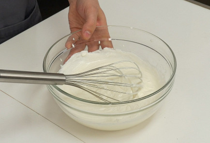 Фото приготовления рецепта: Торт «Сметанник» - шаг 5