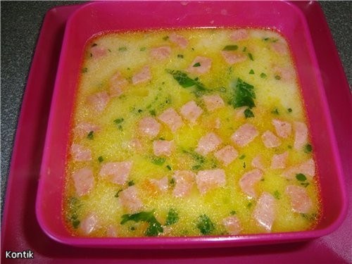 Сырный суп с колбасой
