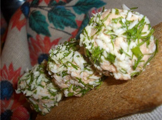 Сырные шарики с оливками и миндалем