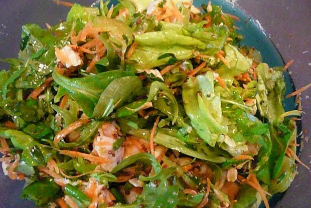 Куриный салат с горчичным соусом