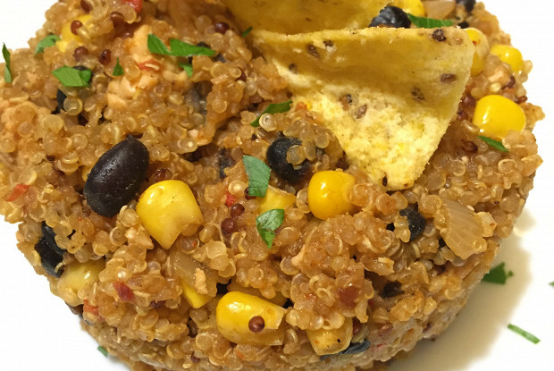 Киноа с индейкой по-мексикански
