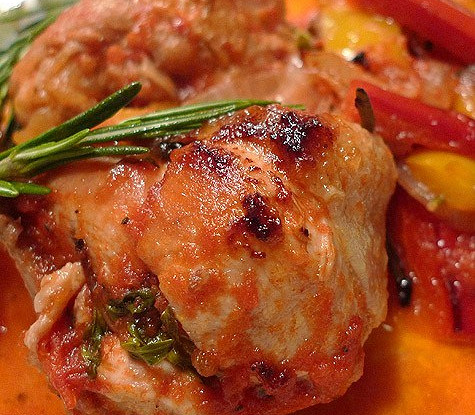 Тушеная курица с фасолью