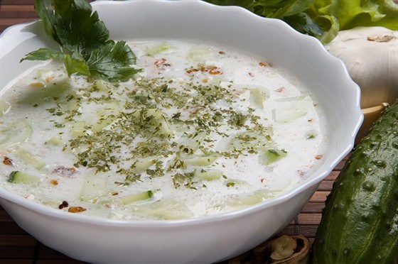 Огуречный суп с грецкими орехами