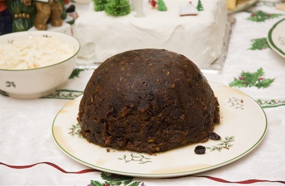 Пудинг с яблоками, изюмом и цукатами