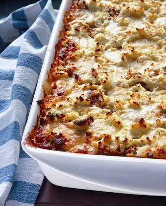 Кугель из лапши с рикоттой, изюмом и яблоками