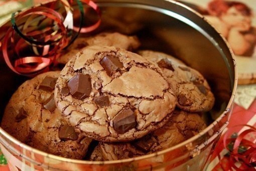 Шоколадное печенье с кусочками шоколада