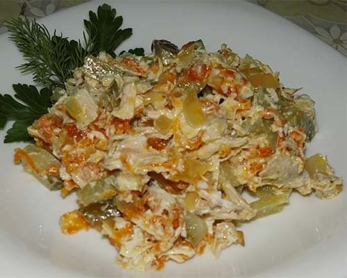 Салат обжорка с курицей