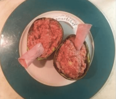Авокадо со свеклой и куриным филе