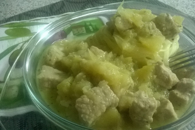 Свинина, тушеная с яблоками