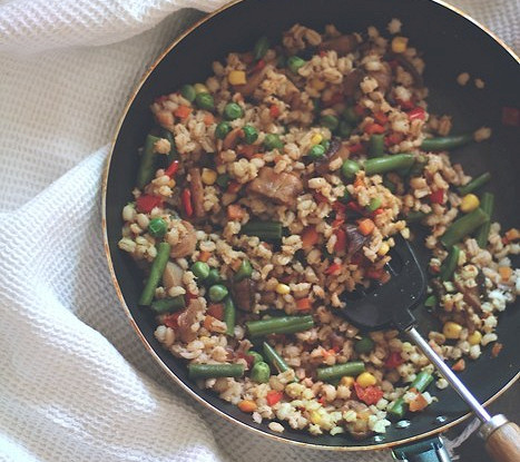 Перловка с лесными грибами и овощами