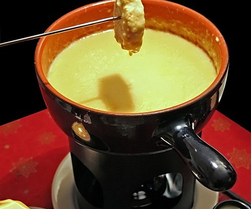 Сырное фондю с овощами