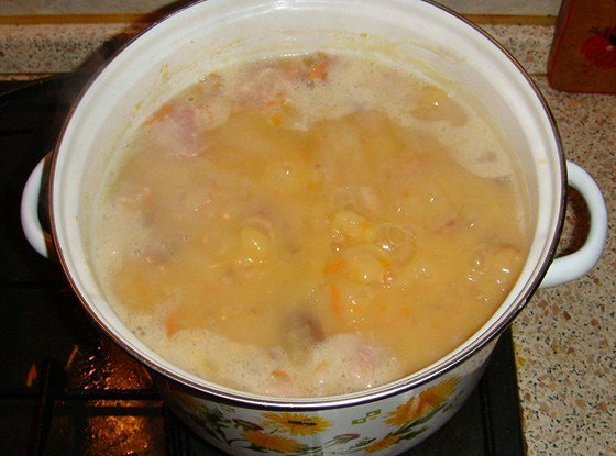 Гороховый суп с рулькой